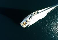 barcha a vela vista dall'aria barca a vela yacht a vela elan 45 impression vele